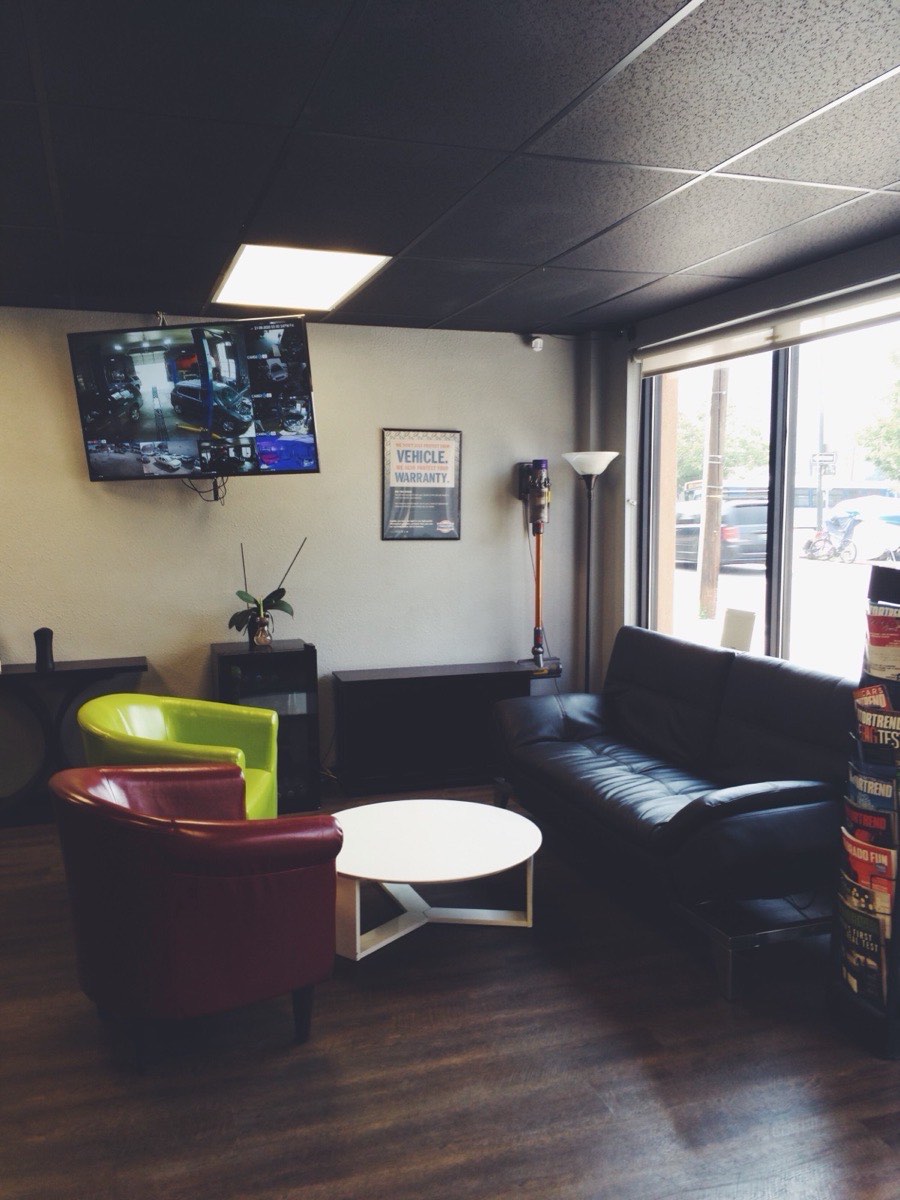 Comfortable customer waiting lounge at Champa Auto Repair